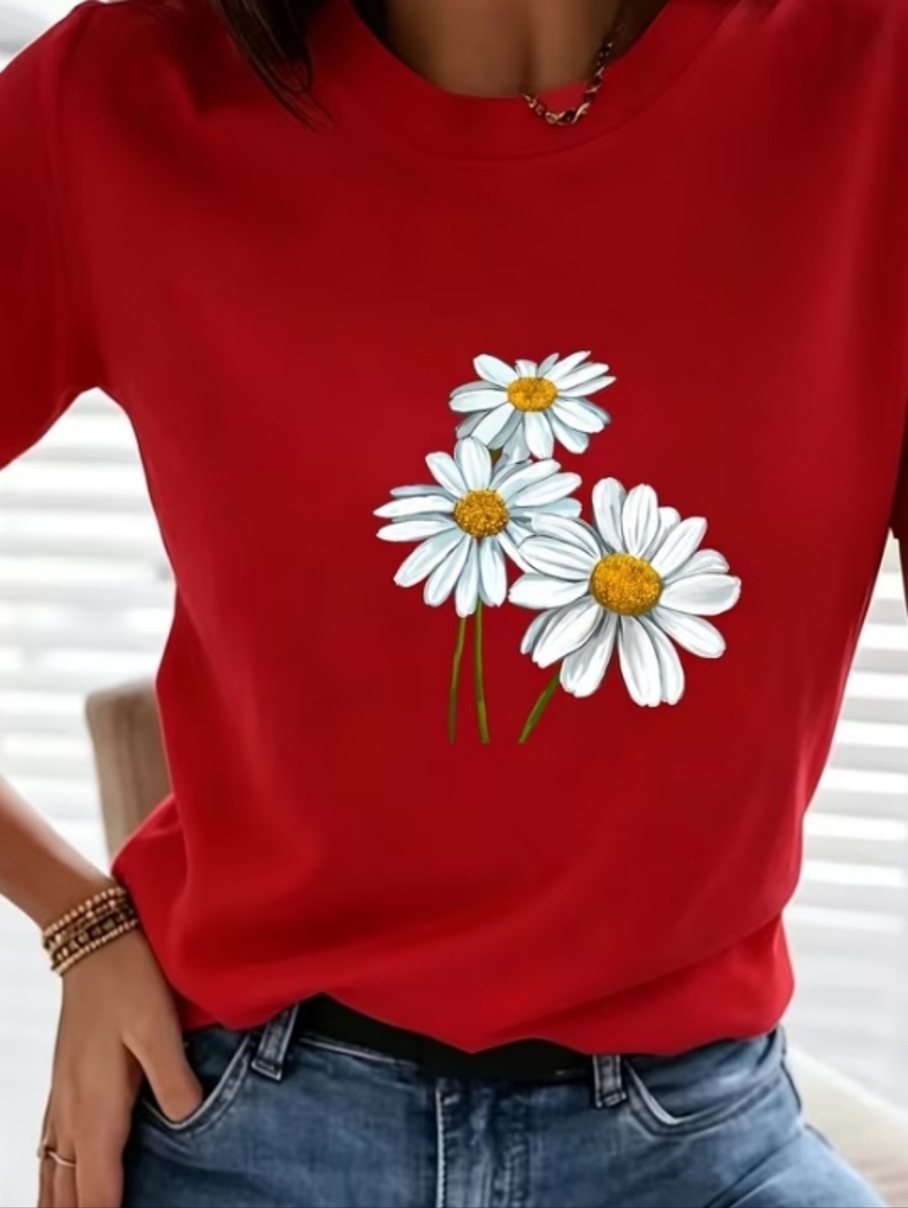 -  Red Daisy Graphic Tee Women's Size XLarge